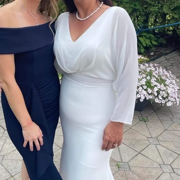 Simple wedding dress - Picture 6 of 9